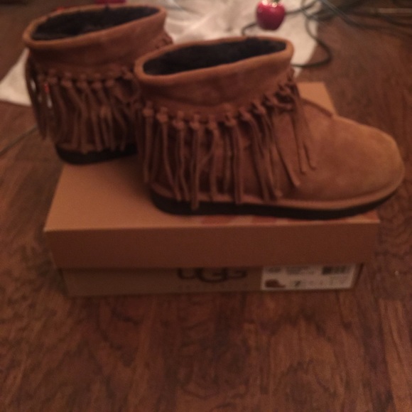 Ugg Wynona Fringe boot chestnut size 7 - Picture 4 of 6